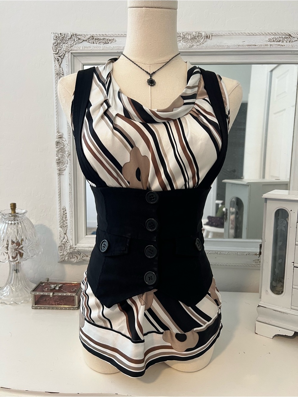 vintage y2k striped and flower printed office siren tank top - Picture 4 of 8